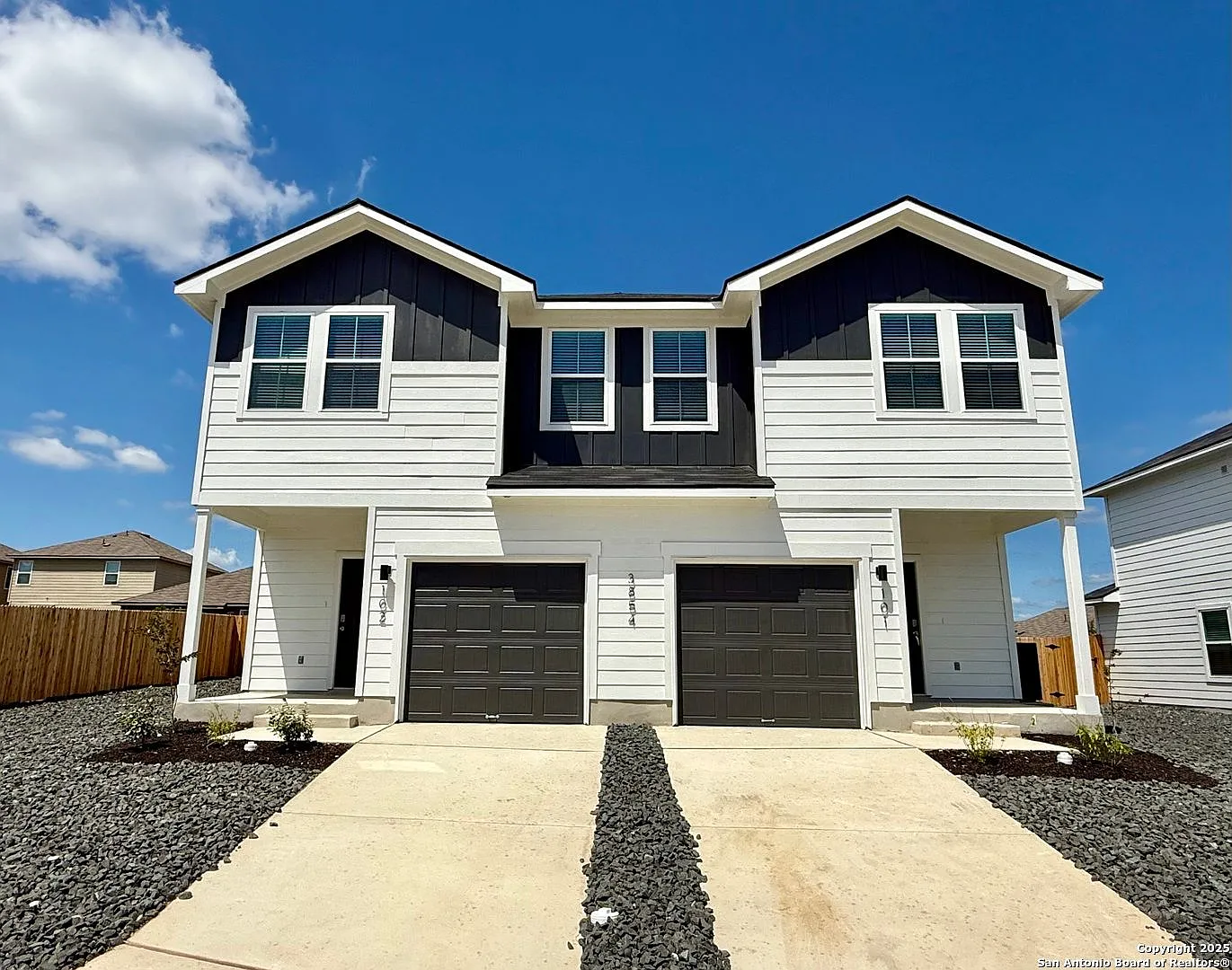 Luxury Townhome in Abbott Run! — Photo 1