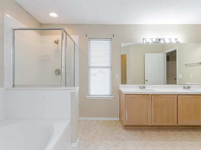 1308 Dundee Dr — Photo 8