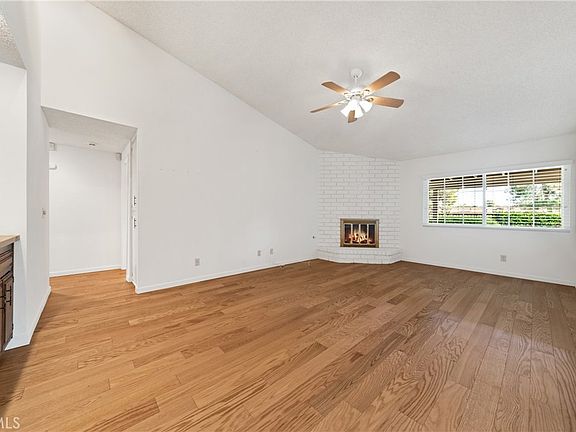 4th image of 2095 Silver Oak Way