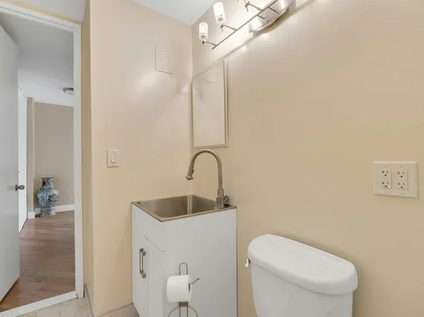 7004 Blvd East image 18 of 39