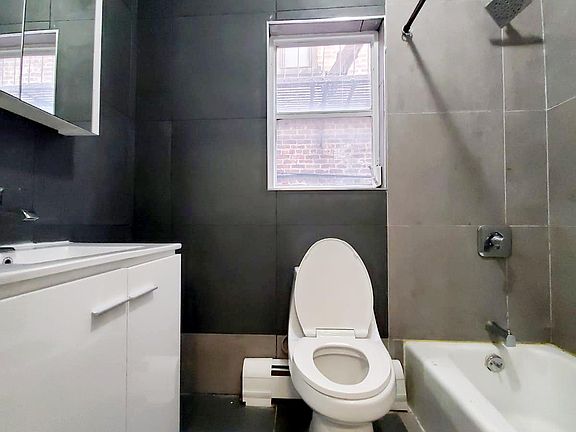 3rd image of 231 Liberty Ave #2A
