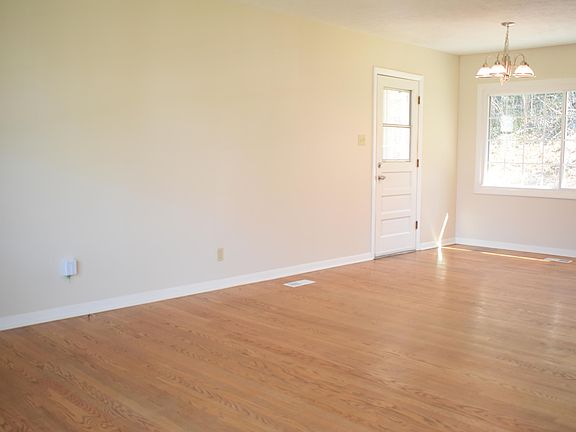5th image of 2224 Knollcrest Ln