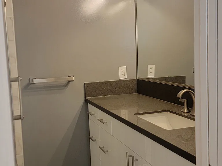 1020 Granville Ave #103 — Photo 16