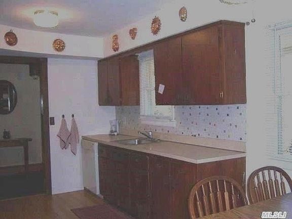 5th image of 11 Rockhall Ln