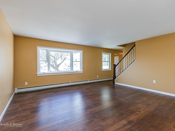 3rd image of 15 Wexford Dr
