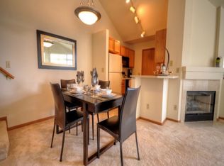 12440 Mac Alister Way UNIT 201, New Berlin, WI 53151