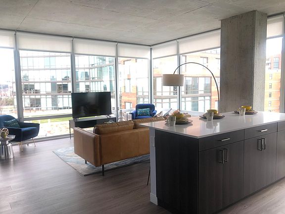 2nd image of 965 W Chicago Ave #1001