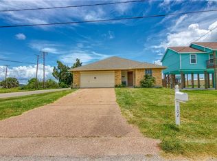 102 Port Ave, Rockport, TX 78382