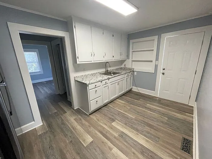 2 bed, 1.0 bath, $950 — Photo 3