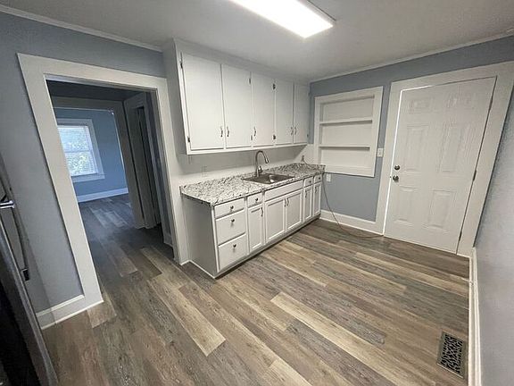 3rd image of 806 Cleveland Ave #B