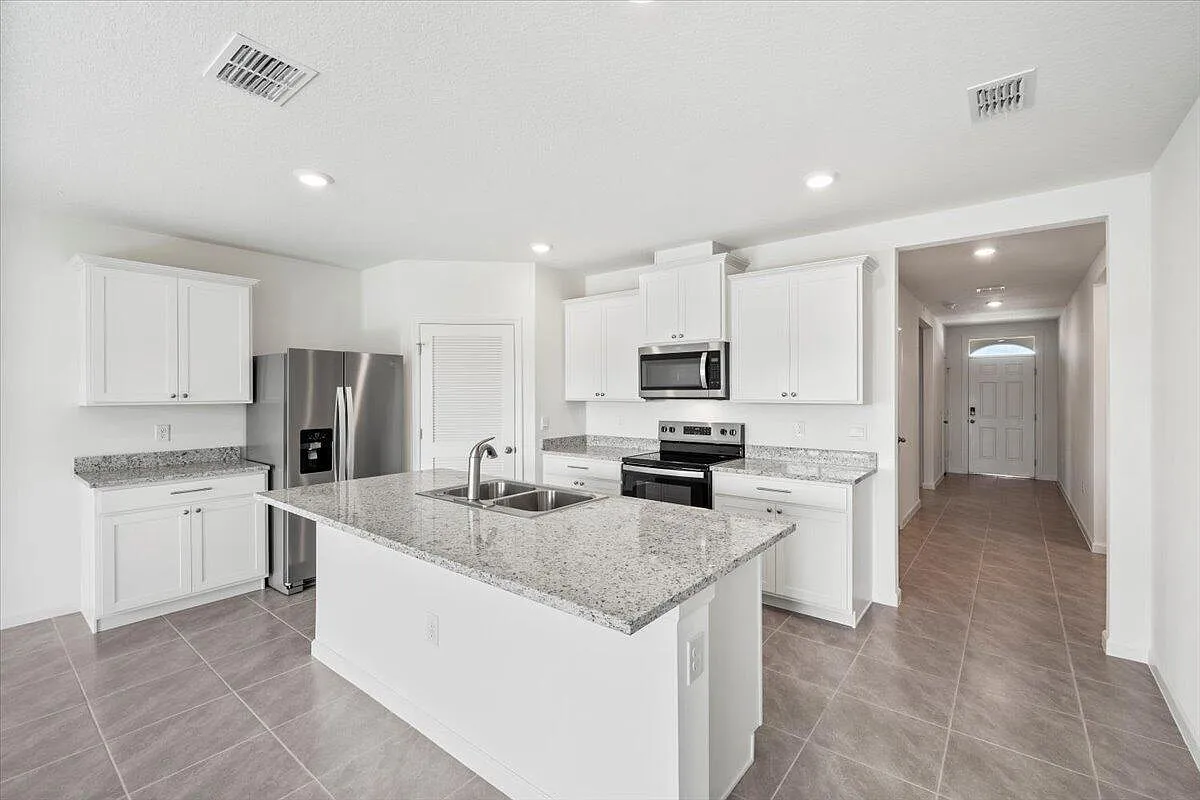 4 bed, 1830 sqft, $2,275 — Photo 3
