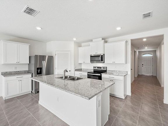 3rd image of 925 Dugan Cir SE