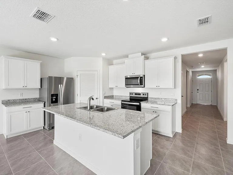 925 Dugan Cir SE — Photo 3