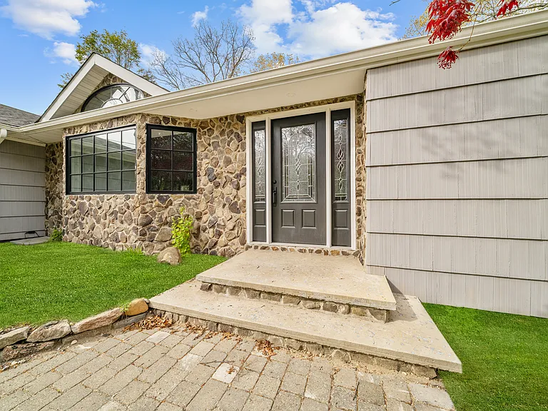 257 Southlawn Ave — Photo 4