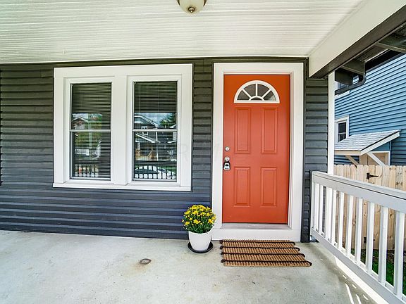 3rd image of 809 Siebert St #811