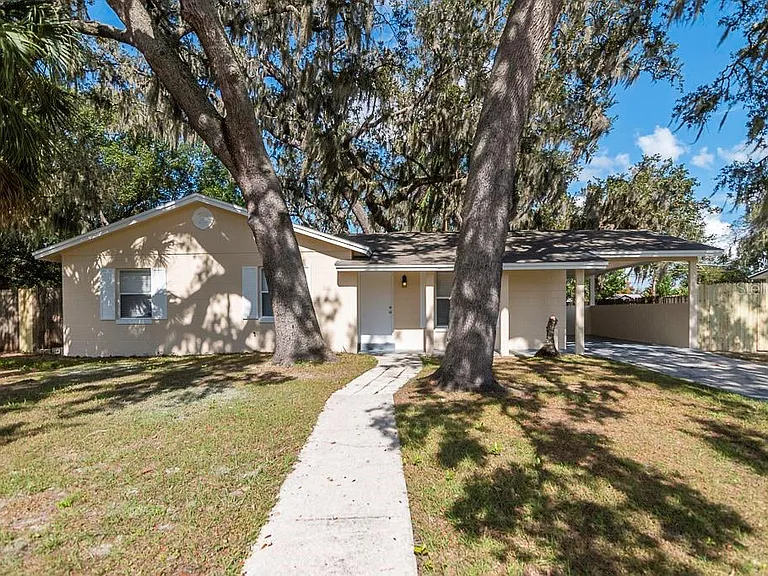 707 Wynn Dr — Photo 2