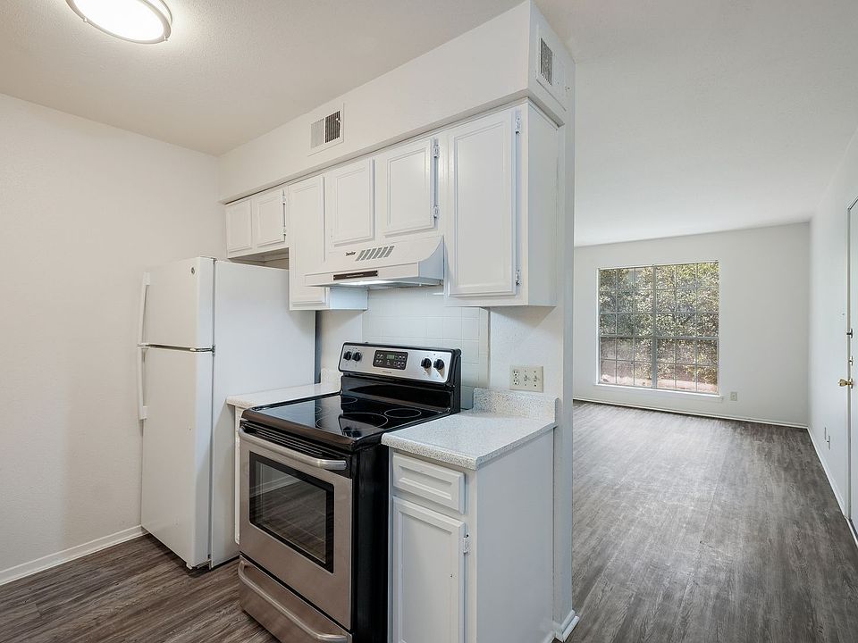 1st image of 305 W Woodlawn Ave #104
