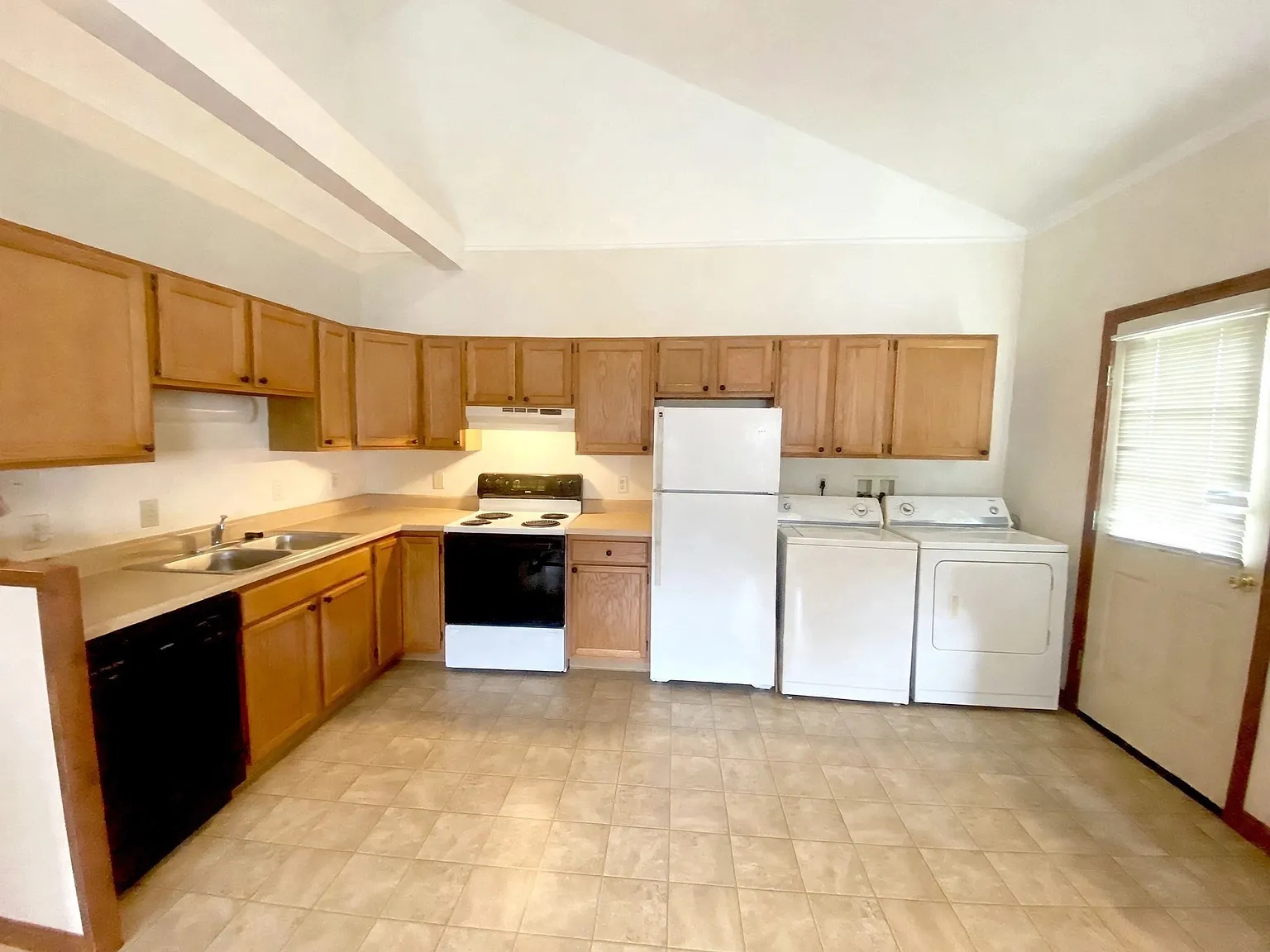 1 bed, 1.0 bath, 700 sqft, $1,650 — Photo 3