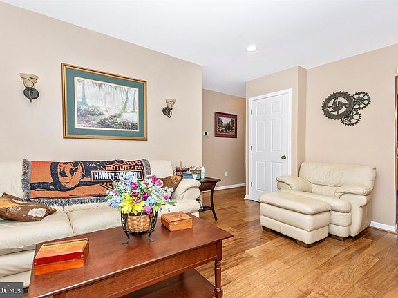 4th image of 813 Corbett St