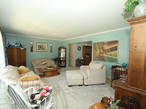 5th image of 2703 Somerset Ln