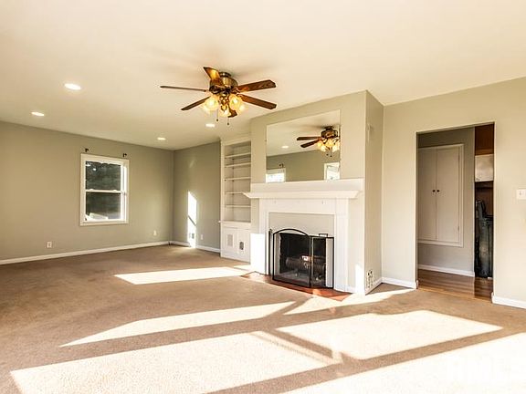 3rd image of 1105 N Wildwood Ct