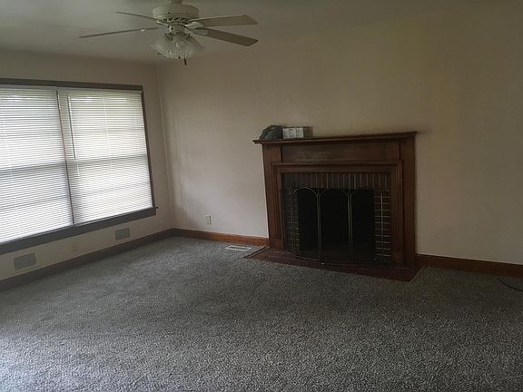 3rd image of 719 Warwick Dr