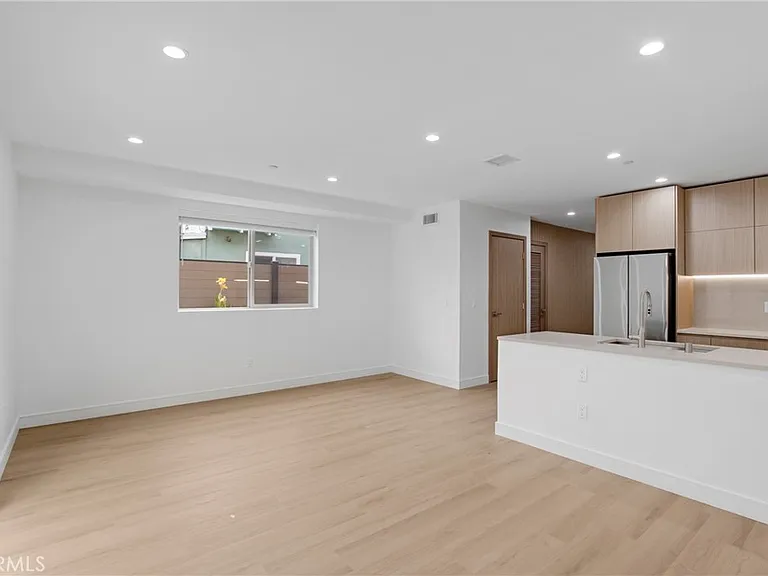 5220 Strohm Ave — Photo 7