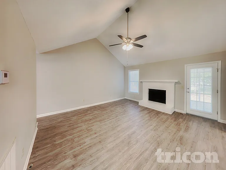 529 Ferncliffe Rd — Photo 2