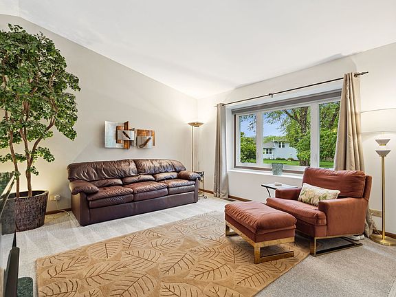 4th image of 240 Indianwood Ln