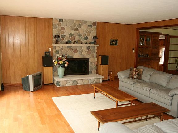 3rd image of 25640 W 119th St