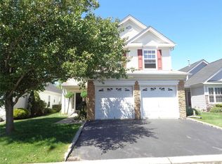 15 Madison Cir, Middle Island, NY 11953