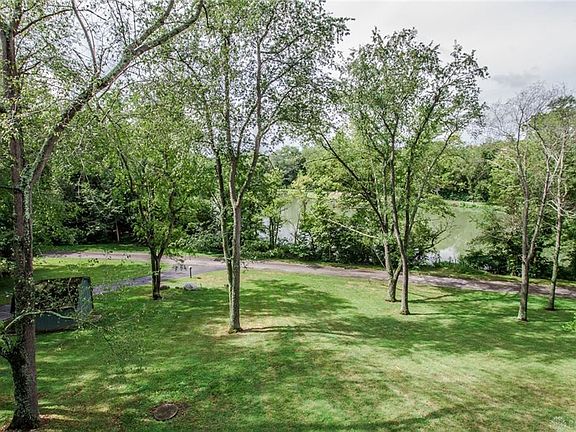 4th image of 1200 Evergreen Dr
