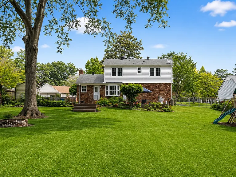 5048 Maplewood Dr — Photo 27