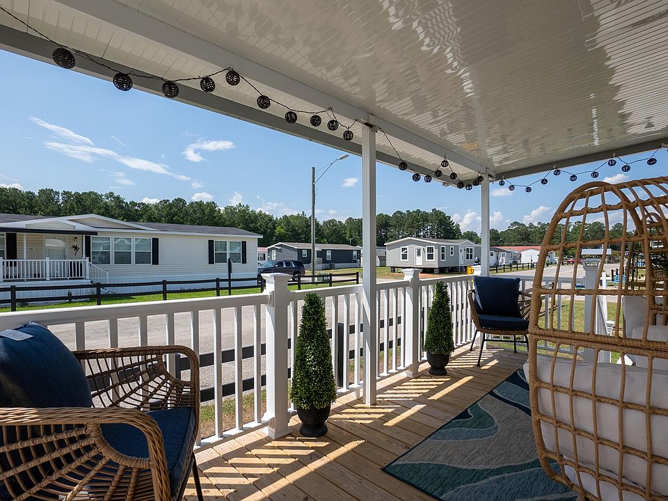 Exterior Image-1-Clayton 27 Iris Winds