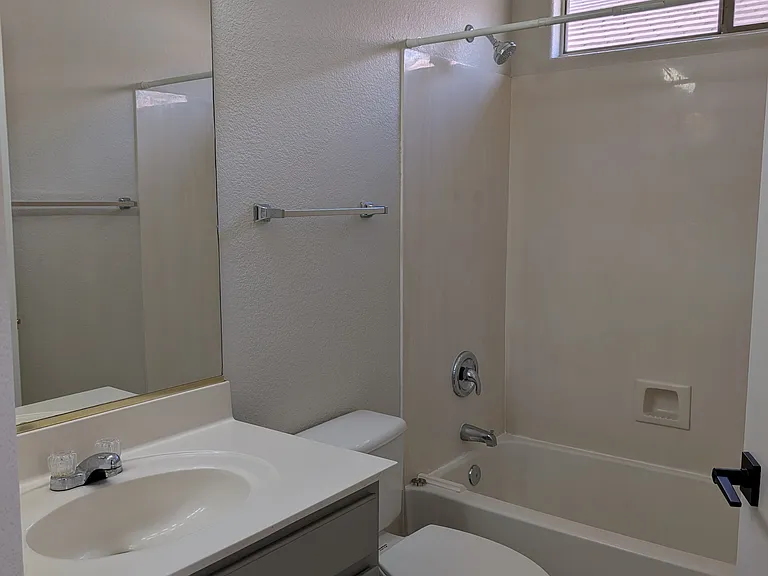 1695 E Los Alamos St — Photo 9