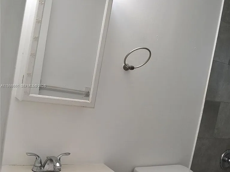 1037 SW 4th St #4 — Photo 9