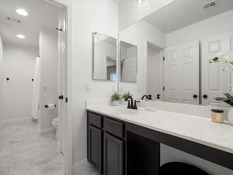 1213 Earth Ct — Photo 17