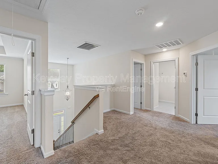 585 Hampton Dr — Photo 14
