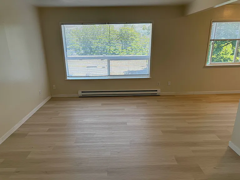 4754 22nd Ave NE #8 — Photo 5