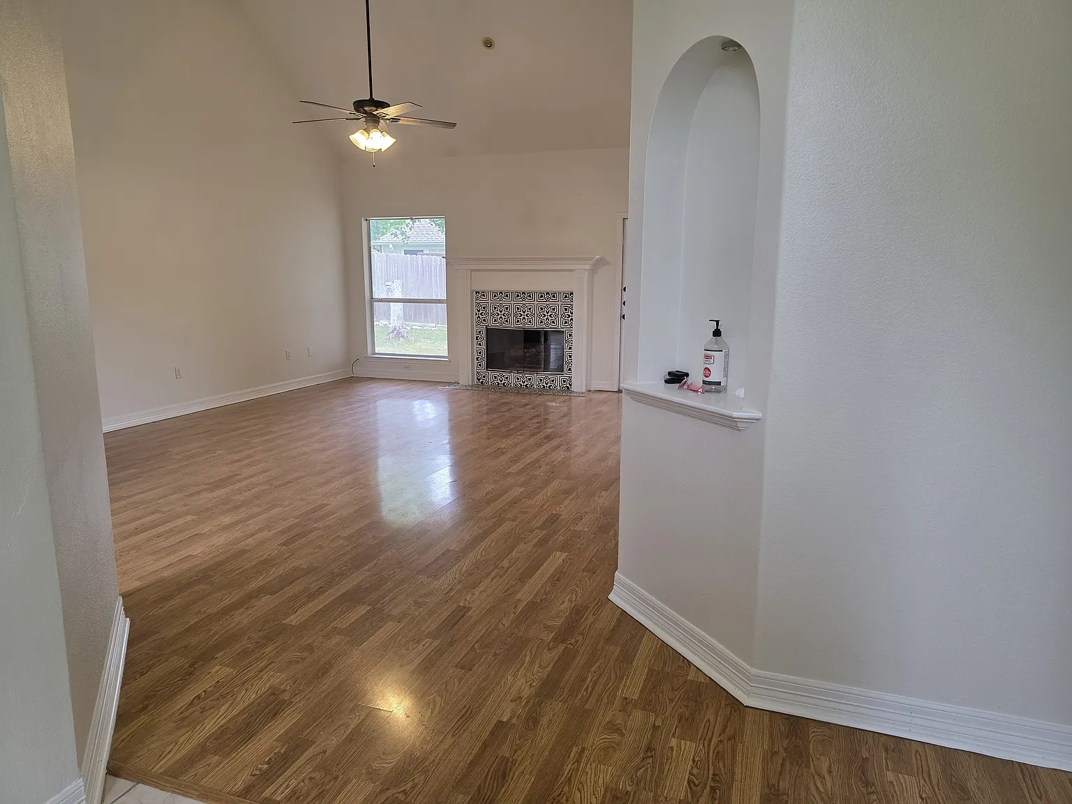 3 bed, 1848 sqft, $1,800 — Photo 2