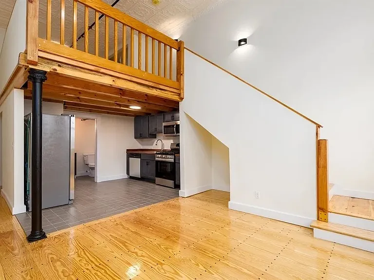 1 Central St #5 — Photo 4