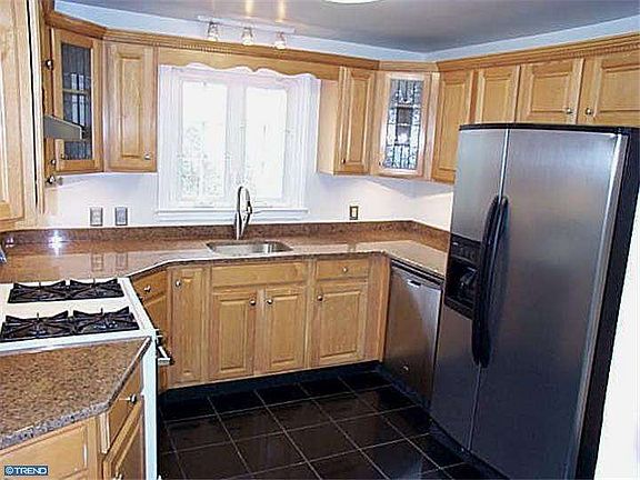 3rd image of 18 Brandywine Blvd