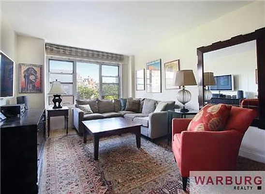 Sold by Warburg | media 6