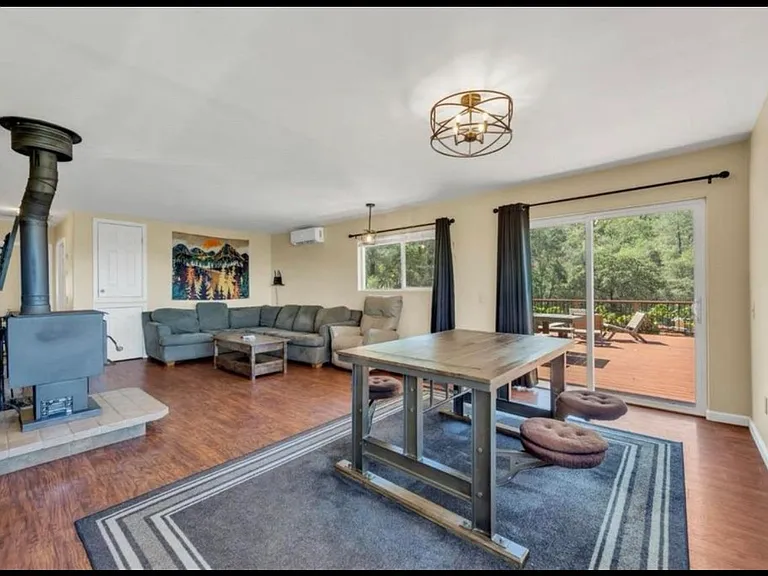 12233 Hilltop Dr — Photo 2