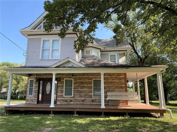 12681 SW Spring St, Hume, MO 64752