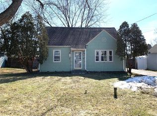 24 Grover St, East Syracuse, NY 13057