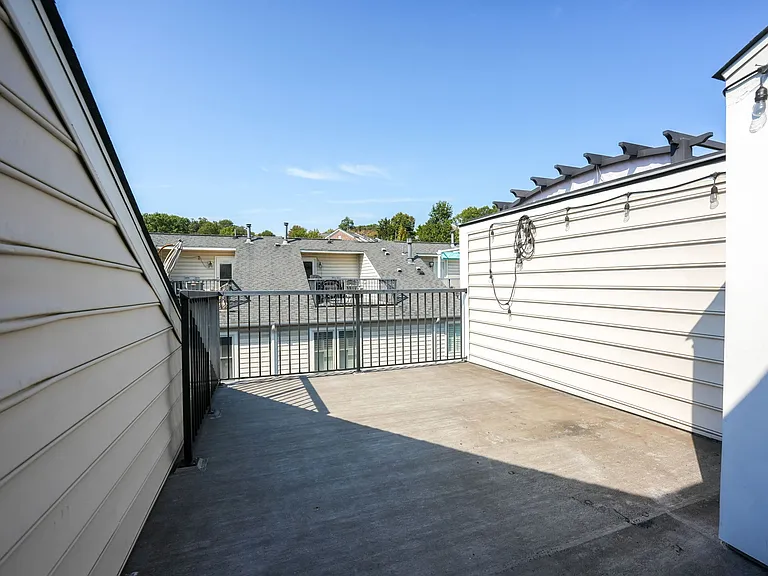 2608 S Kenmore Ct — Photo 24