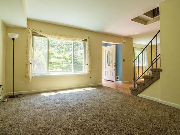3rd image of 166 Pierce St #A