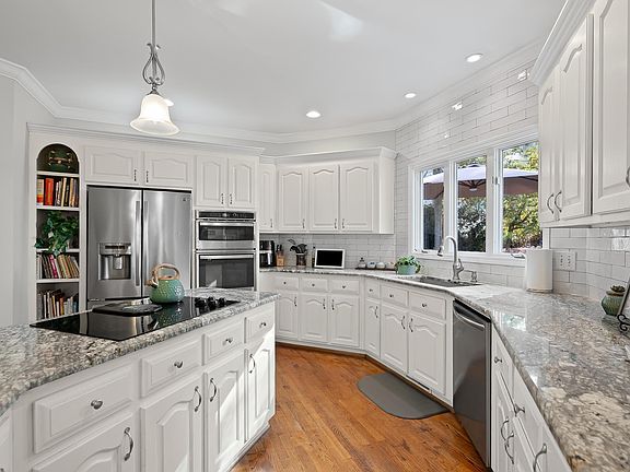 3rd image of 305 Stone Dale Dr