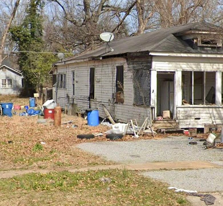 2nd image of 227 Lynn Ave